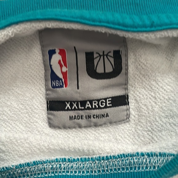Charlotte Hornets crewneck sweatshirt - Picture 2 of 3
